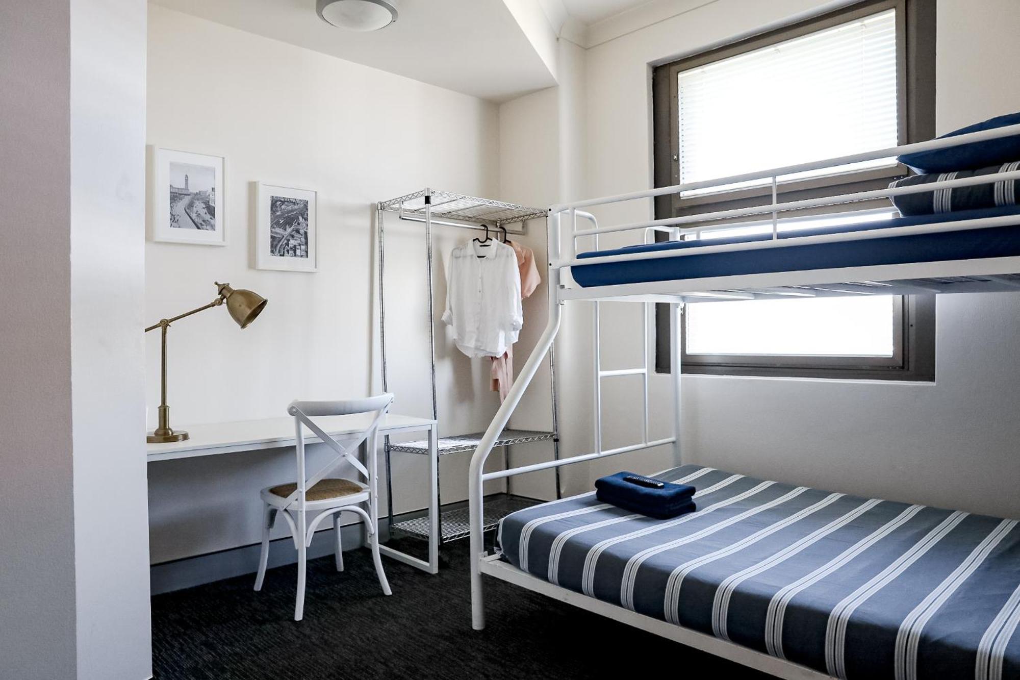 Dreibettzimmer mit Gemeinschaftsbad
